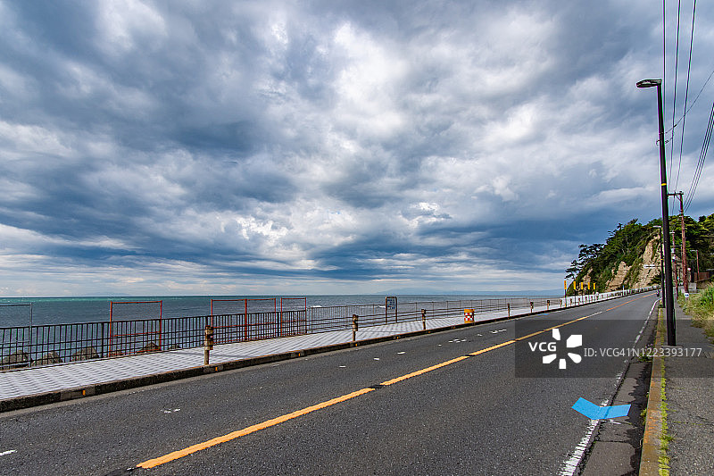 日本神奈川县的海岸公路图片素材
