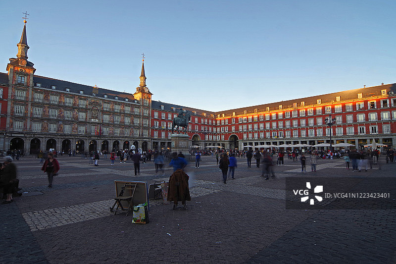 马德里在新冠疫情爆发前的市长广场图片素材