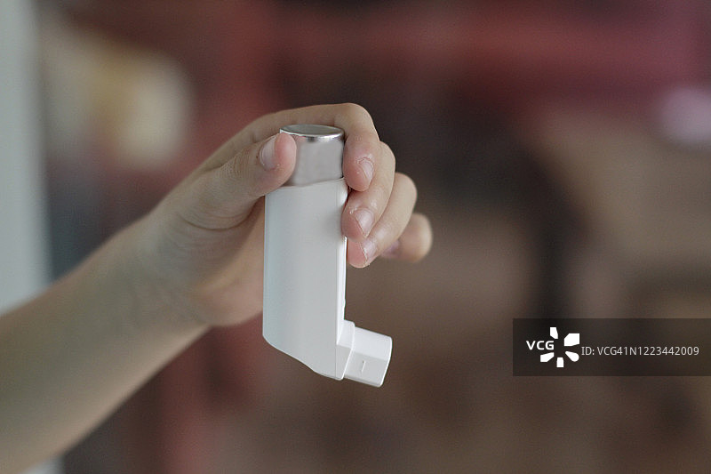 手持哮喘吸入器图片素材