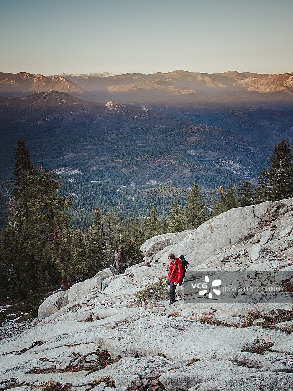 在加利福尼亚针峰徒步图片素材