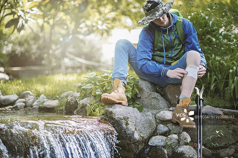 探索自然途中受伤图片素材