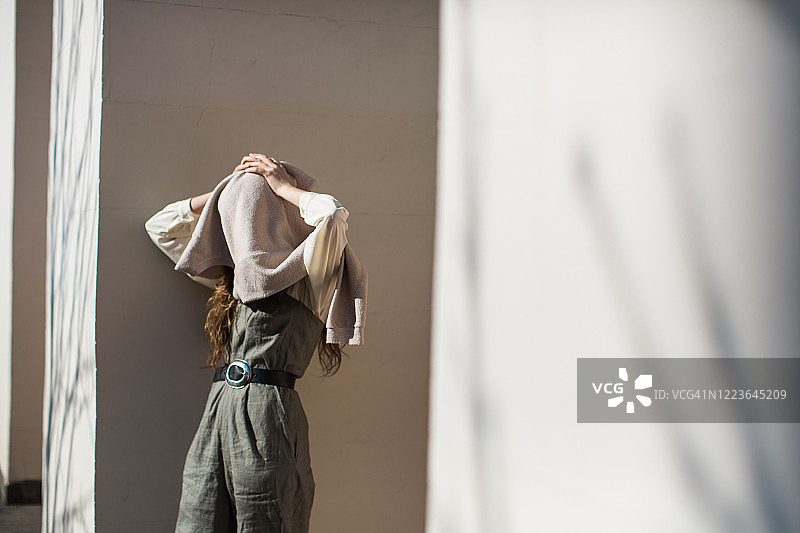 长波浪发美女肖像图片素材