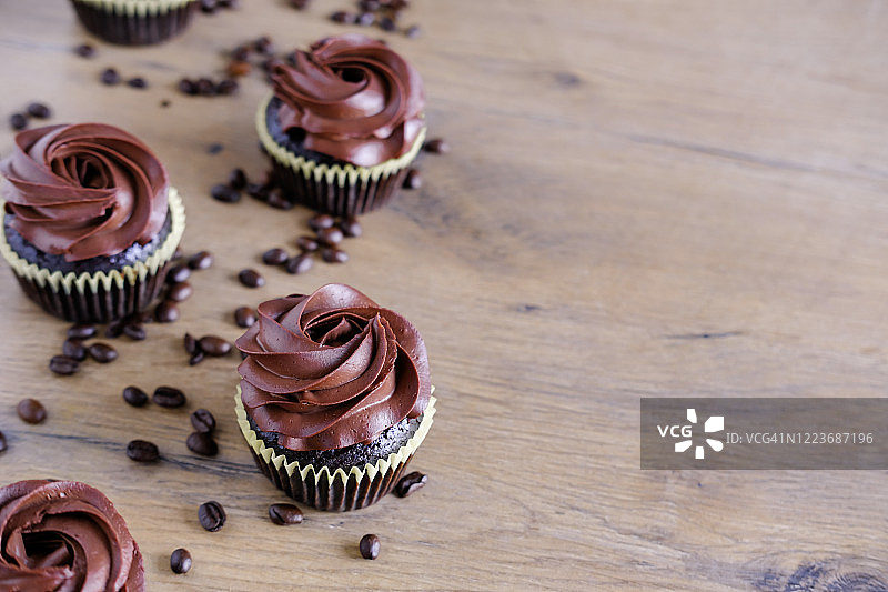巧克力咖啡纸杯蛋糕图片素材