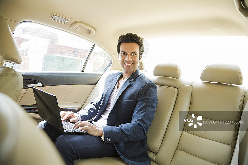 在车里的商人图片素材