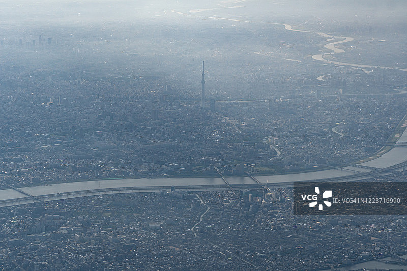 飞机航拍：日本东京晴空塔图片素材