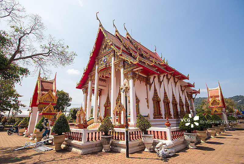 泰国普吉岛的宗教旅游景点-查隆寺图片素材