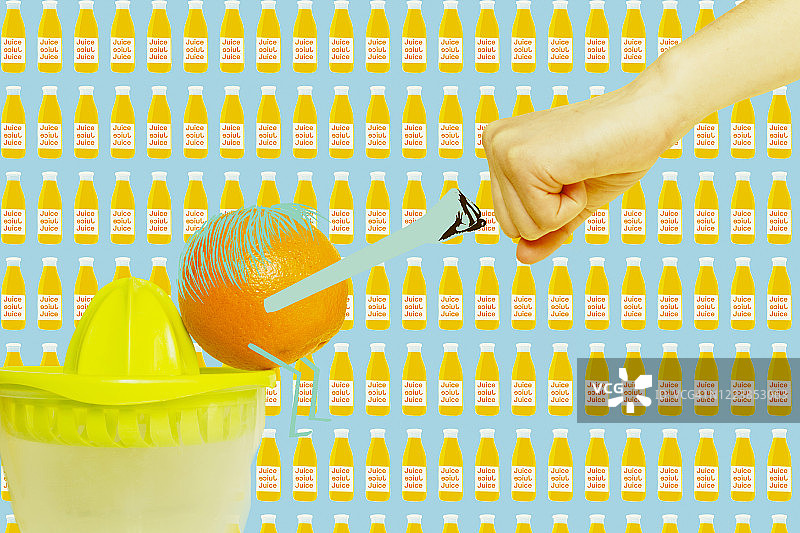 拳头、橙子和榨汁机的照片图片素材