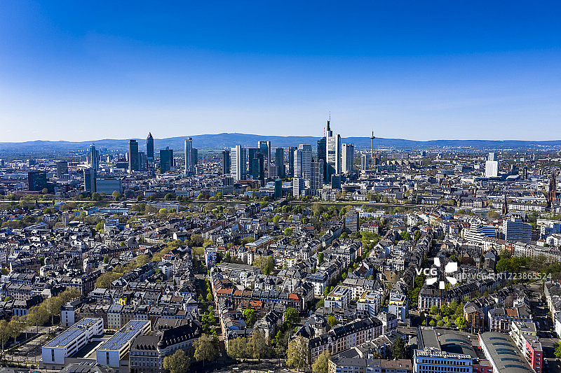 德国黑森州法兰克福市中心蓝天图片素材