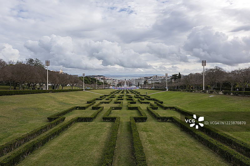 葡萄牙里斯本爱德华七世公园上空的云彩图片素材