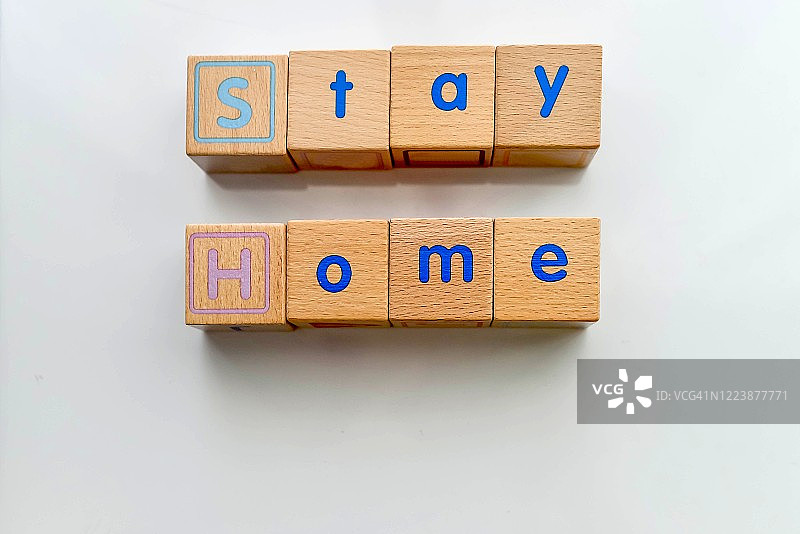 玩具木块上的“居家”信息图片素材