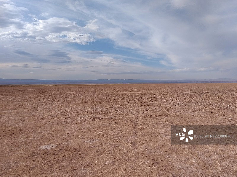 智利阿塔卡马沙漠的特宾基切湖图片素材