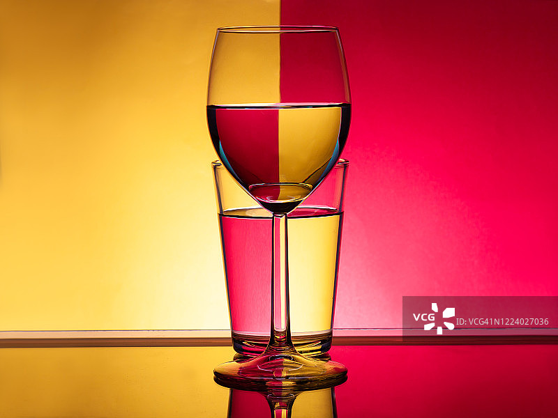 葡萄酒杯折射效果图片素材