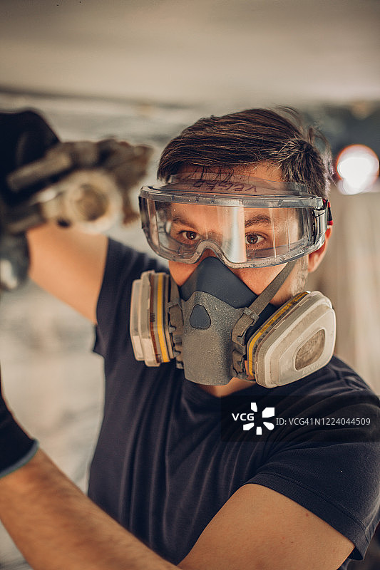 专注木匠肖像图片素材