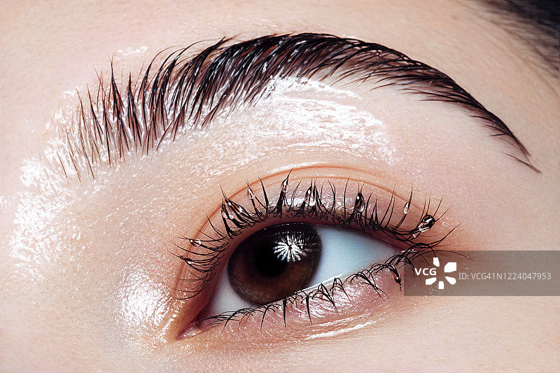 正确的护理对娇嫩的皮肤很重要图片素材