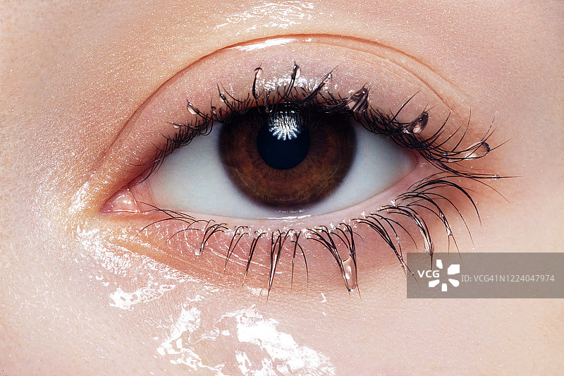 正确的护理对娇嫩的皮肤很重要图片素材