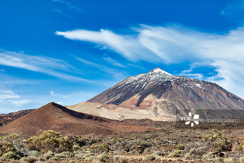 白雪皑皑的泰德火山图片素材