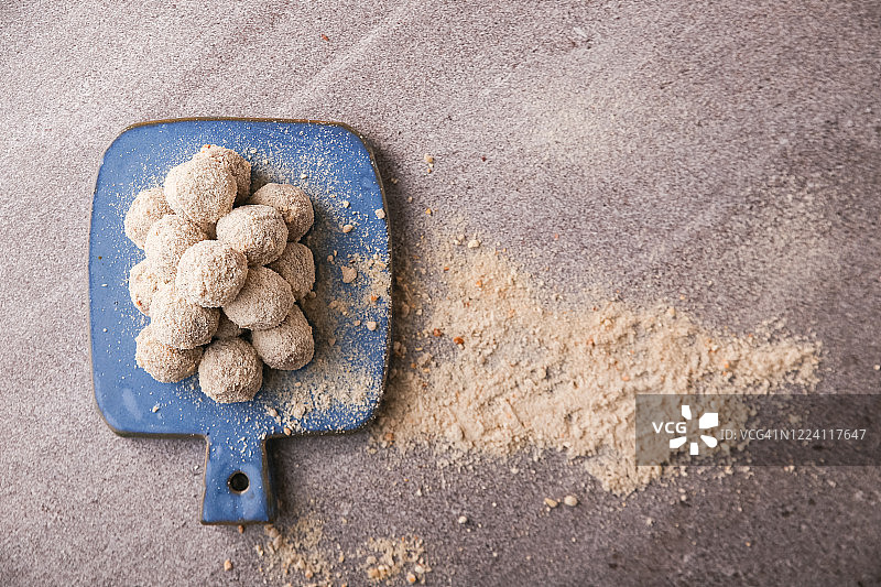薏仁和山药制成的饭团蛋糕图片素材