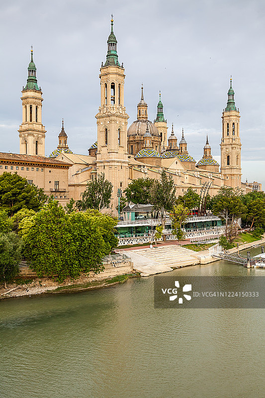 皮拉尔圣母大教堂图片素材