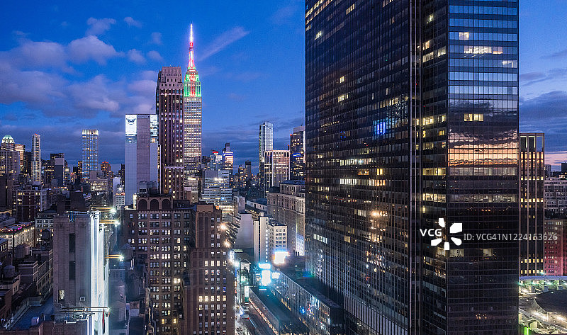 纽约曼哈顿中城暮光天际线图片素材