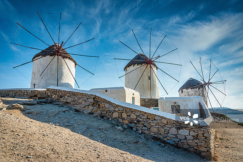 米科诺斯岛风车景观图片素材