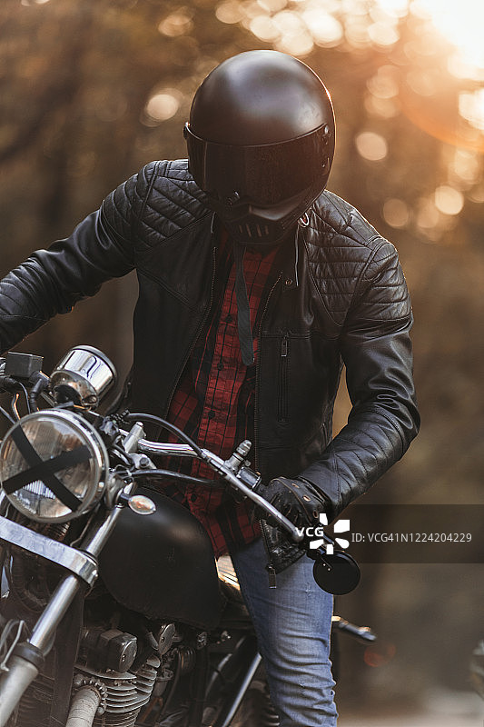 系好安全带，准备出发图片素材