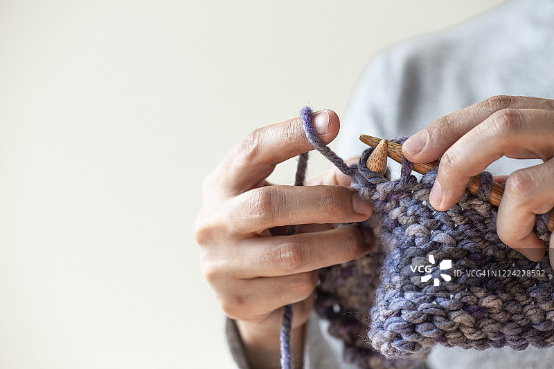 女人编织图片素材