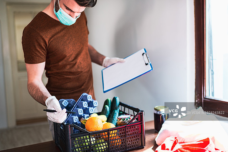 隔离期间的食品配送图片素材