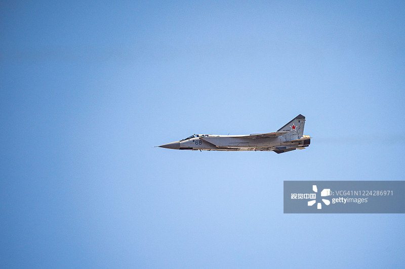 俄罗斯哈巴罗夫斯克胜利日阅兵：苏-24M2可变后掠翼前线轰炸机图片素材