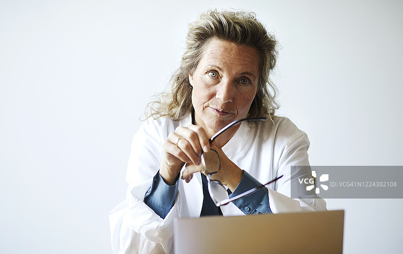 女医生肖像图片素材