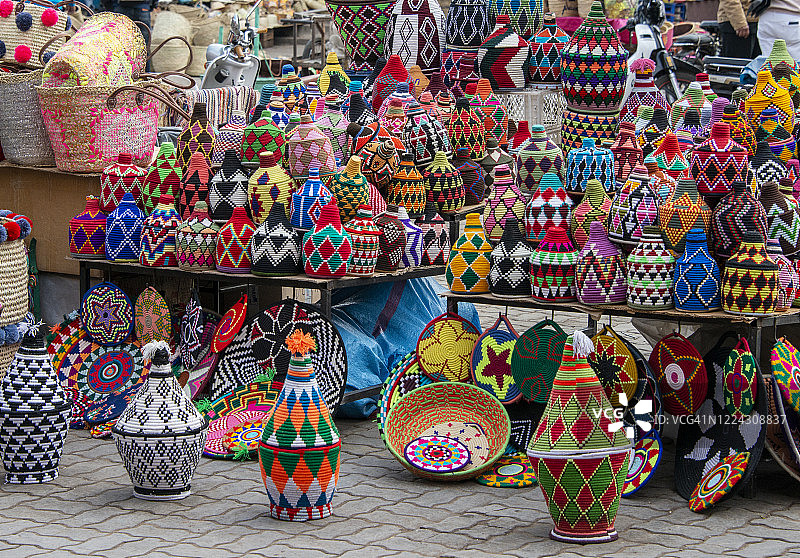 摩洛哥马拉喀什露天市场上的羊毛帽子图片素材