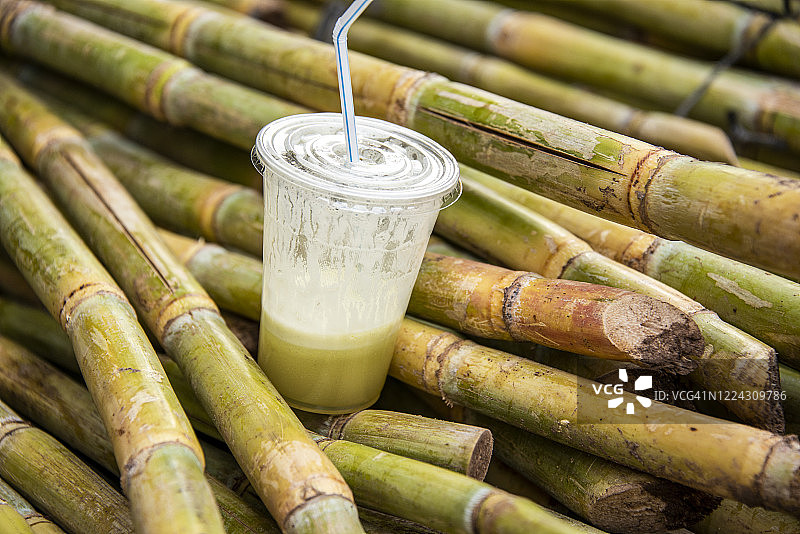 摩洛哥马拉喀什市场的甘蔗汁图片素材