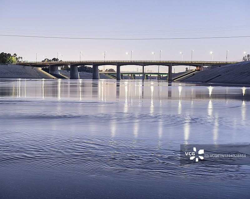 洛杉矶市中心艺术区的洛杉矶河图片素材