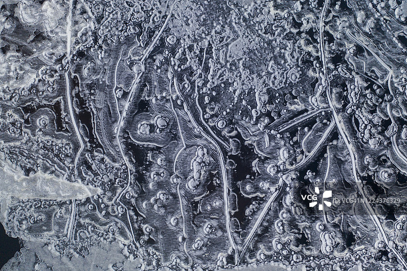 无人机拍摄的冰湖图案图片素材