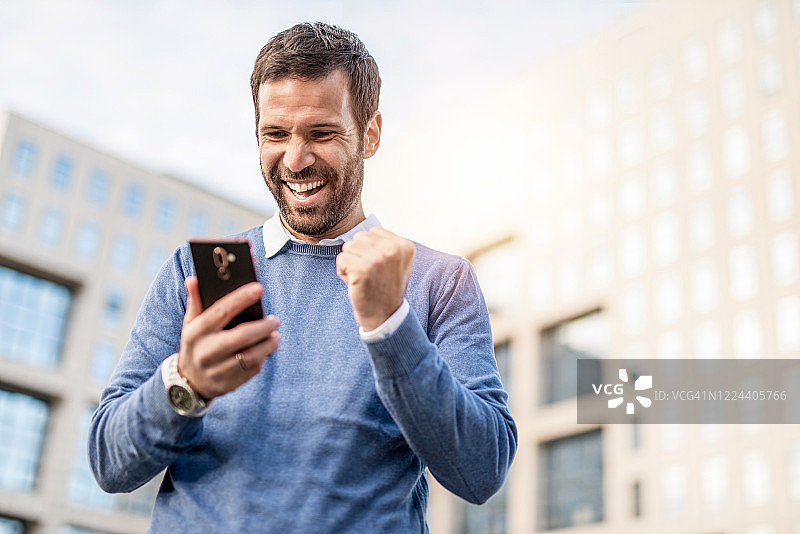 我的新线上业务终于起飞了！图片素材