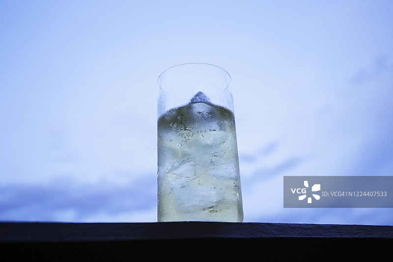 威士忌苏打水杯图片素材