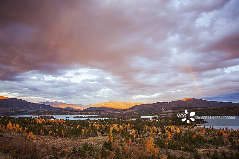 科罗拉多州狄龙湖秋日日落图片素材