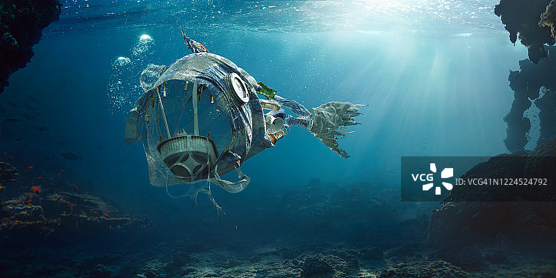 海中垃圾呈张嘴怪鱼形状图片素材