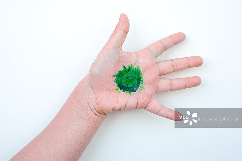 儿童手掌与手绘冠状病毒概念照片图片素材