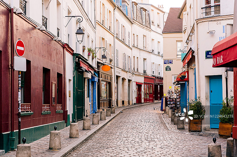 法国巴黎蒙马特空旷鹅卵石街道图片素材