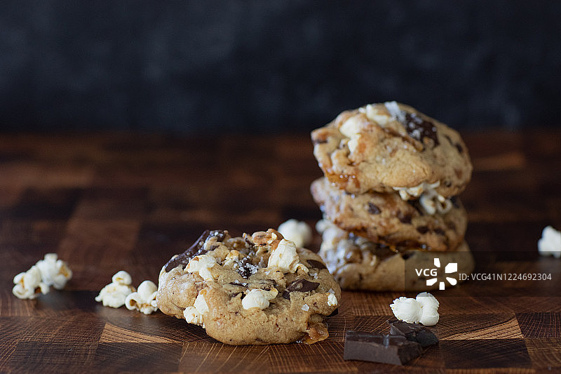 咸焦糖爆米花巧克力块饼干图片素材