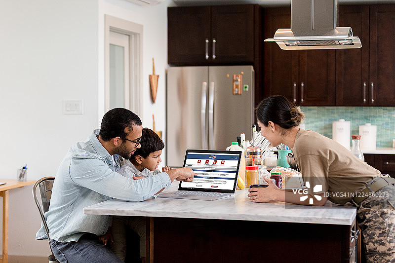 全家查看在线投票图片素材