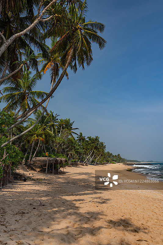 斯里兰卡汉班托塔坦加勒的原始田园诗般的海滩，梅迪拉海滩图片素材