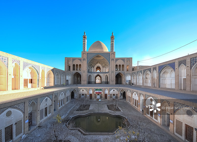 伊朗卡尚的阿卡博佐格清真寺沐浴在傍晚的阳光下图片素材
