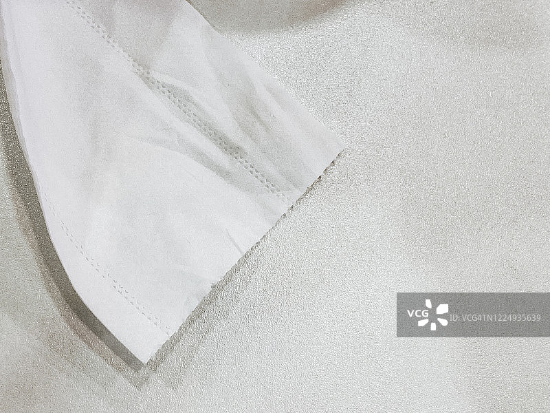 灯光下卫生纸的影子图片素材