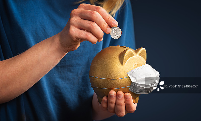 疫情期间的储蓄图片素材