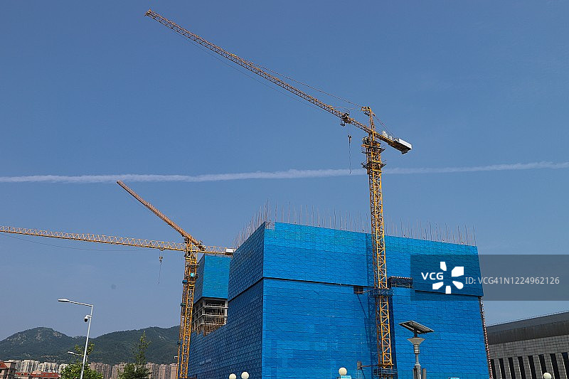 全封闭的建筑工地图片素材