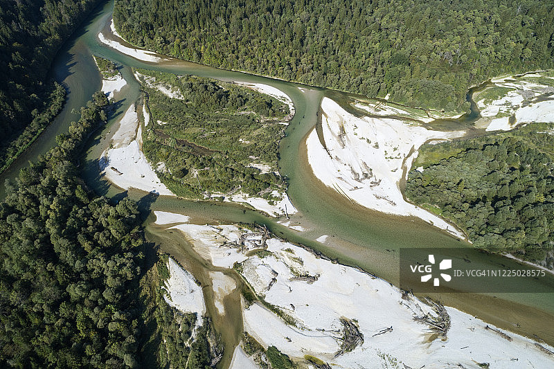 德国沃尔夫拉茨豪森附近伊萨尔河的鸟瞰图图片素材