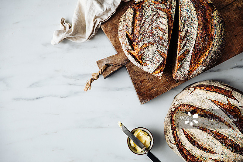 酸面包和黄油俯视图图片素材