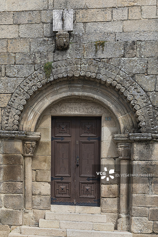 圣地亚哥教堂，西班牙加利西亚奥伦塞省阿拉里斯图片素材