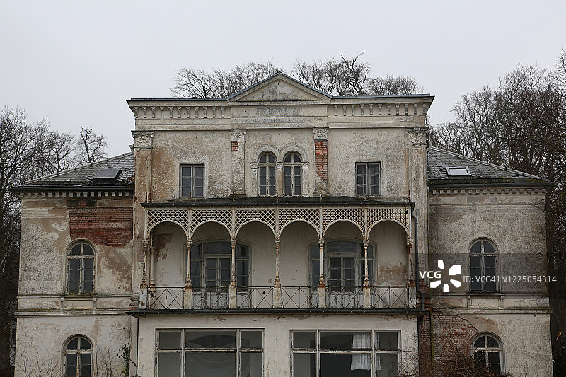 海边破旧的别墅图片素材